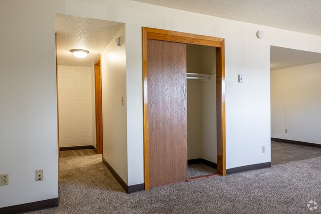 Studio - 400SF Hallway