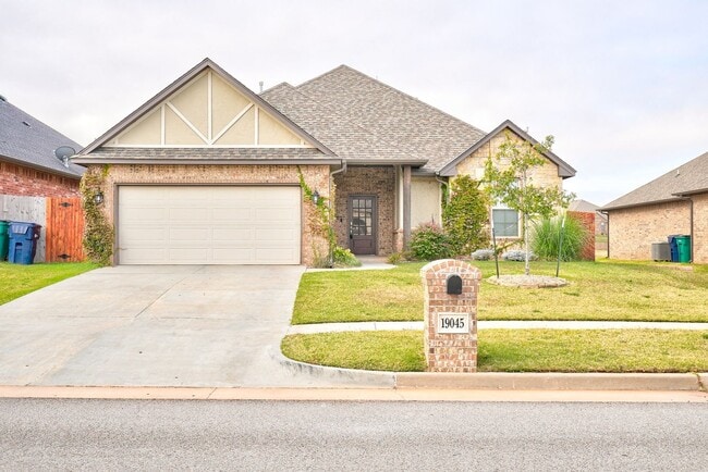 3 Bedroom Home in The Grove - 3 Bedroom Home in The Grove