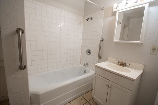 Photo - 895 Howard St