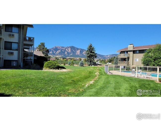 Photo - 645 Manhattan Pl