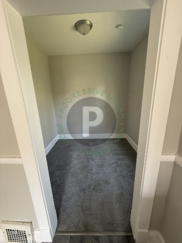 Photo - 10303 Sophia Ave