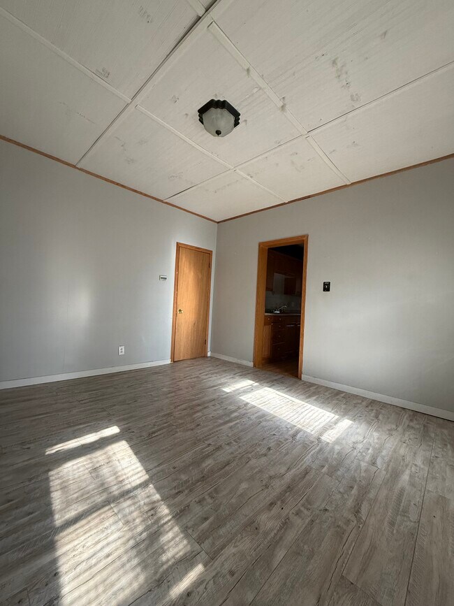 Photo - 320 9th Ave N