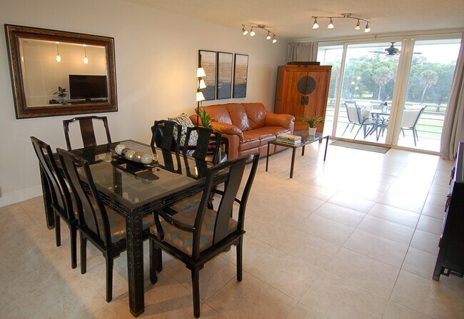 Photo - 575 Oaks Ln Unit 303