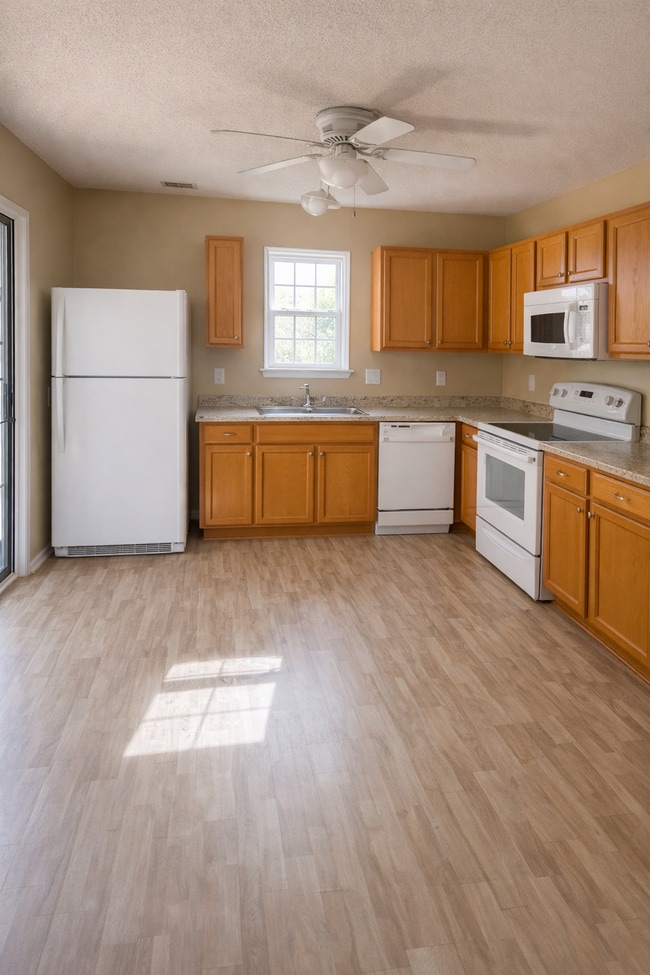 Photo - 219 Pineclave Cir