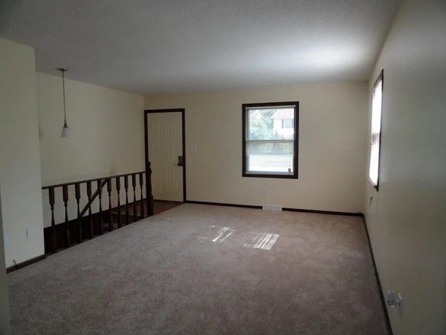 Photo - 2512 Ridgefield Dr NE