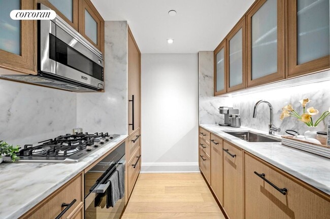 Photo - 210 Warren St