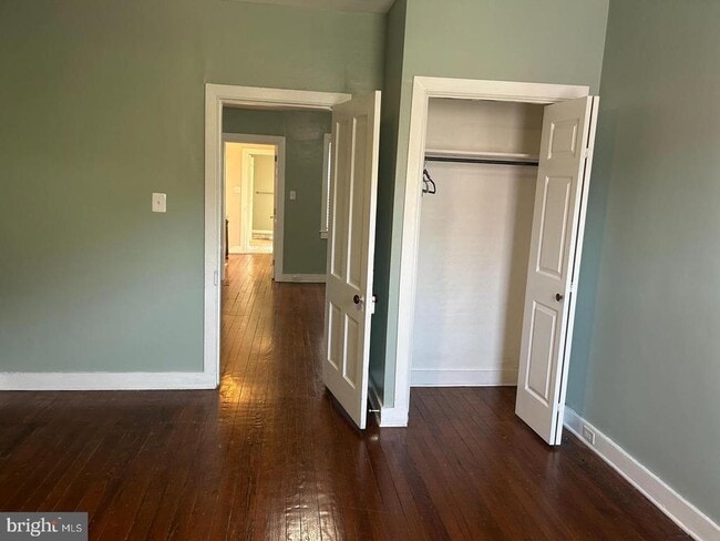 Photo - 124 W Hamburg St