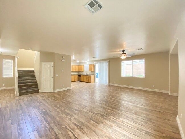 Photo - Wonderful two-story single-family house