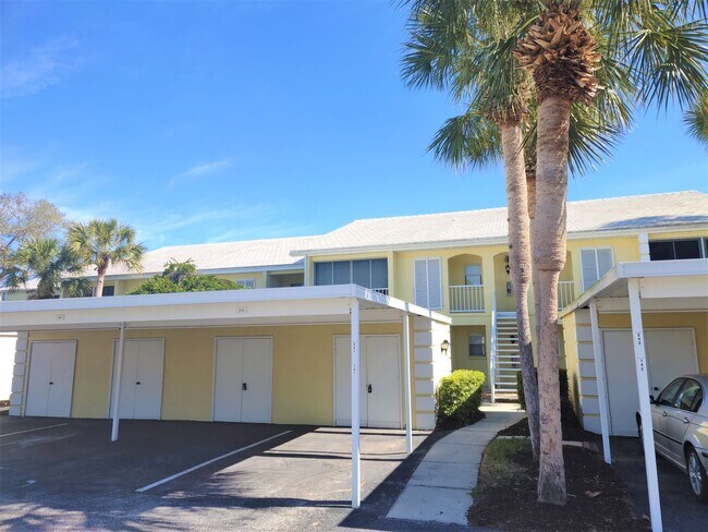 Photo - Seasonal 2-Bedroom 2-Bath Villa located in Plantation Golf and Country Club! Unidad 241