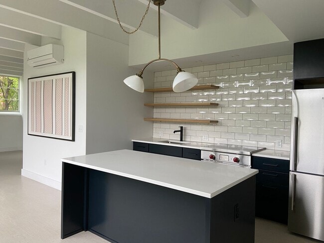 Building Photo - 188 Lincoln St Unit 2