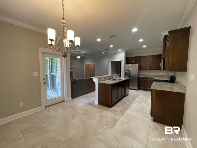 Photo - 253 Hawthorne Cir