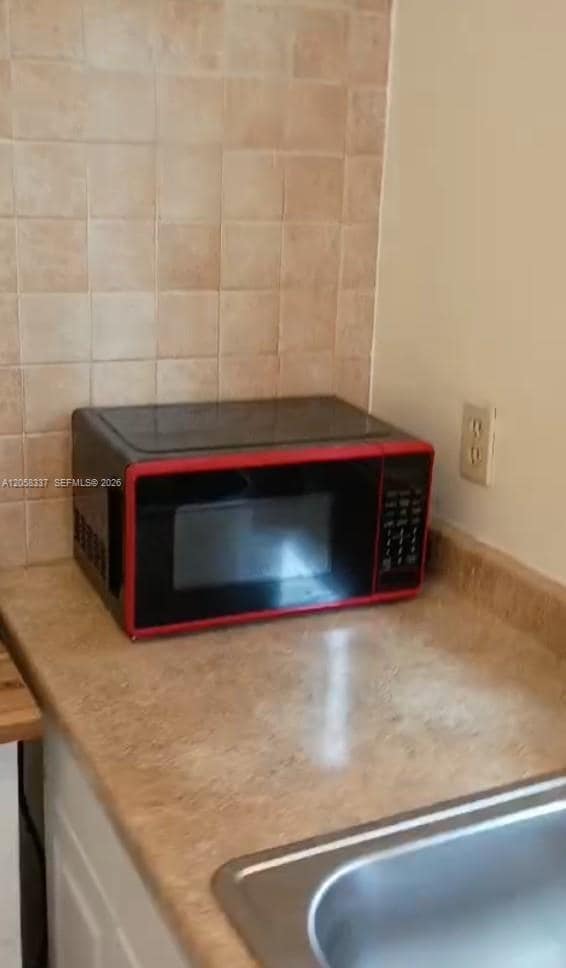 1145 NE 110th St Unit 1