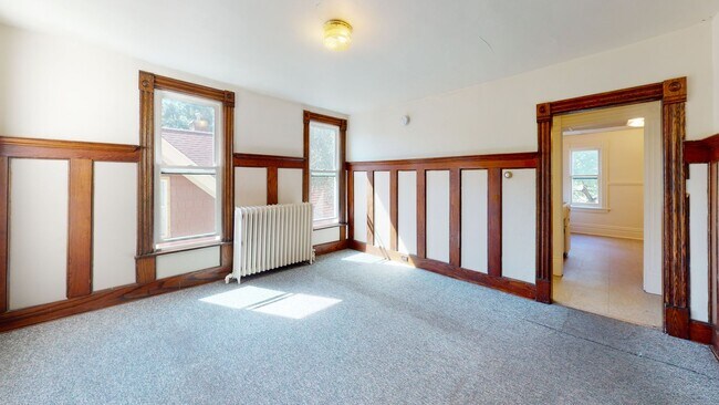 Building Photo - 1109 17th Ave SE Unit #2