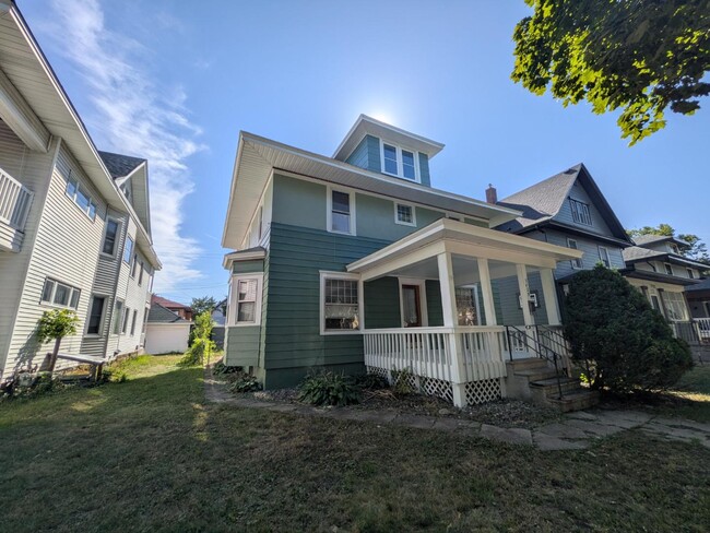 Building Photo - 3029 Fremont Ave S