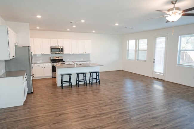 Photo - 1214 Winnie Dr