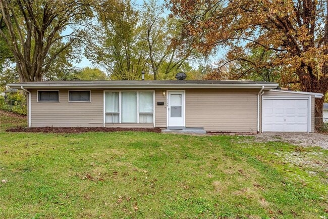 Building Photo - Spanish Lake Stunner