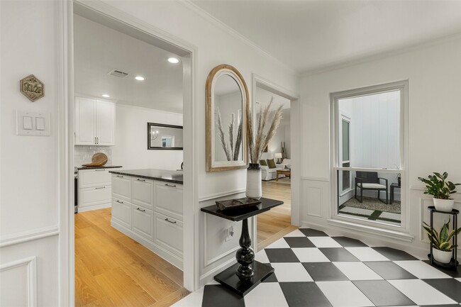 Photo - 1815 Saxony Ln