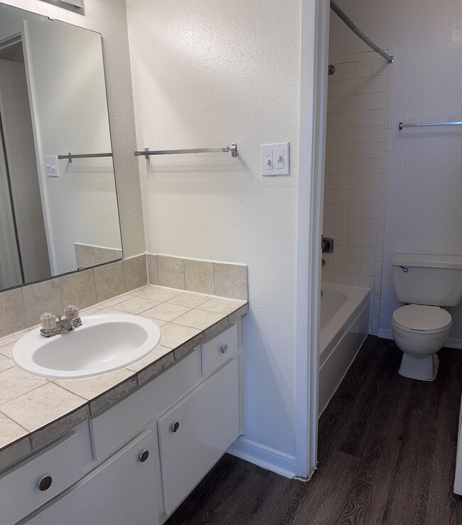 Bath Vanity - Wilshire Park Apartments