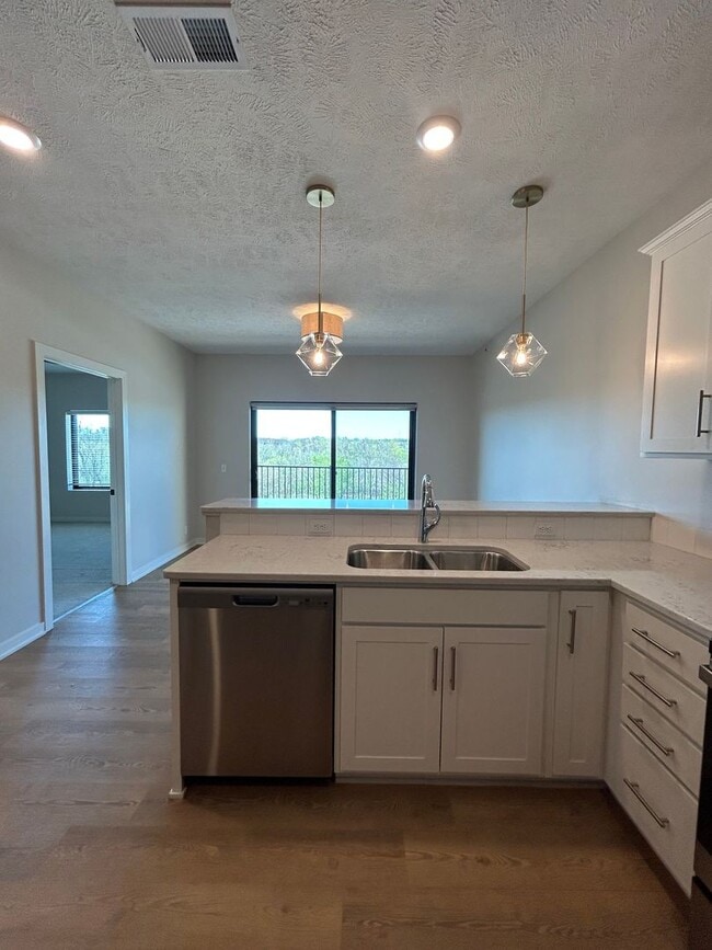 Photo - Elkhorn Landing Rentals (20605 Elkhorn Dr.) Unidad #203