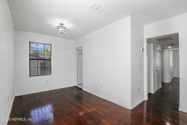 Photo - 5246 Sunderland Rd