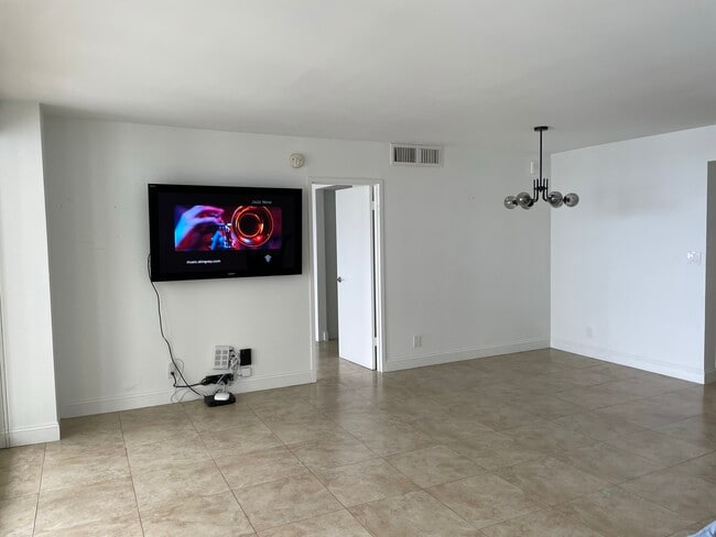 Photo - 3180 S Ocean Dr Unidad 1102