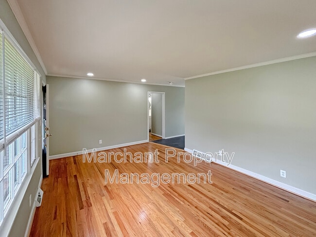 Photo - 124 Folkstone St