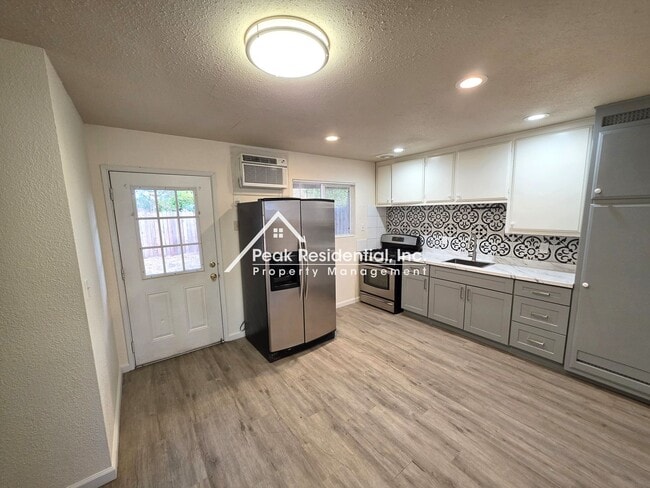 5912 Del Campo Ln