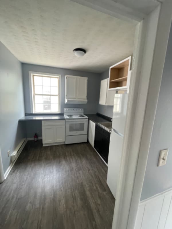 Photo - 913 N Main St