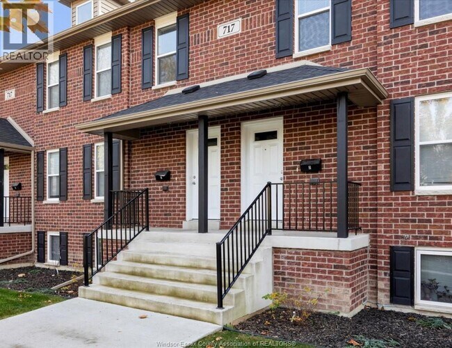 Photo - 717 St Antoine St