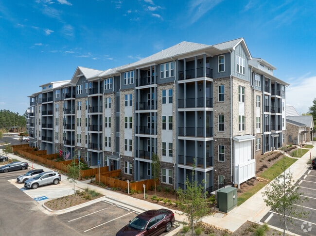 Photo - Ellis at Huntcrest