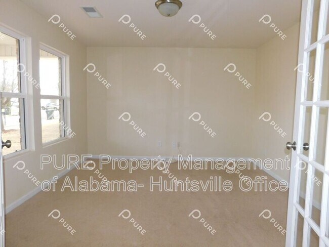 Photo - 108 Barnard St