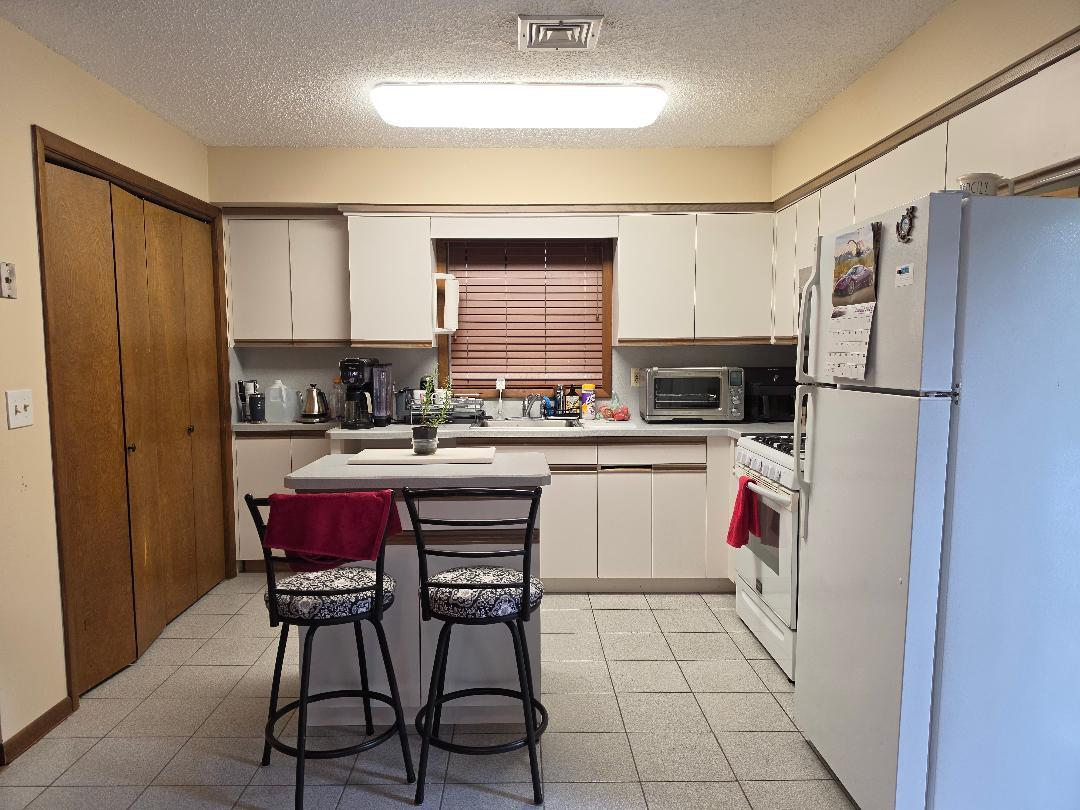 Photo - 453 Whiton Rd