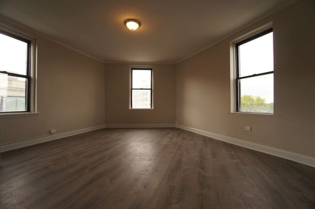 Photo - 2770 N Milwaukee Ave Unit 301
