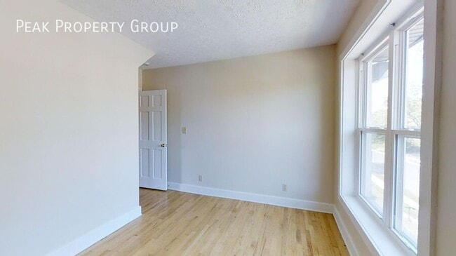 Photo - 1379 Indianola Ave