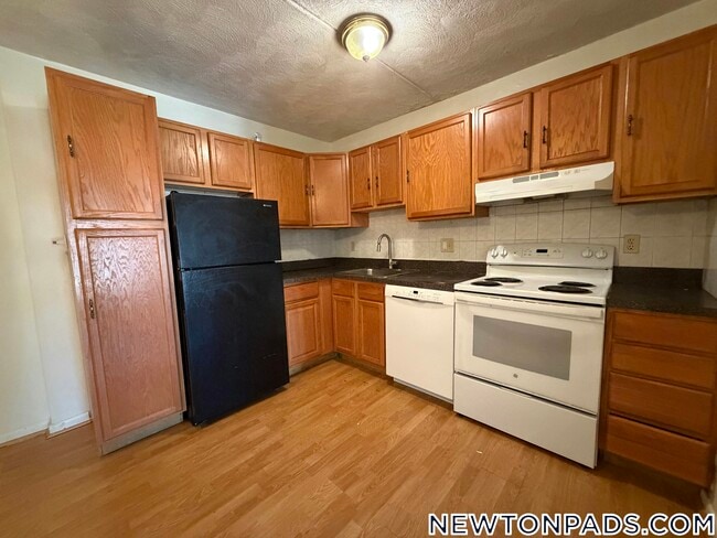 Building Photo - 175 Adams St