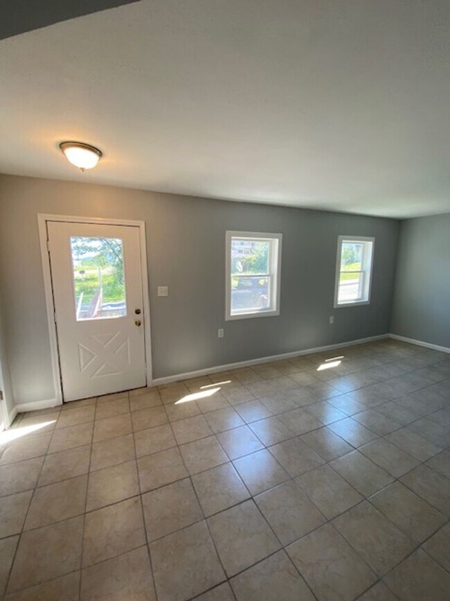 Photo - 33 Leland Ave Unit Lower Apartment