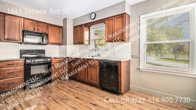 Photo - 1641 Sylvan Ave SE