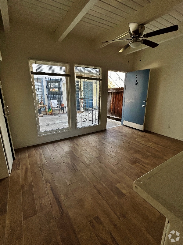 Building Photo - 1909 Beachwood Dr Unit 9 Rental