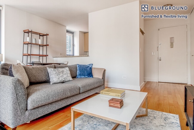 Photo - 235 W 48th St Unidad FL18-ID1208