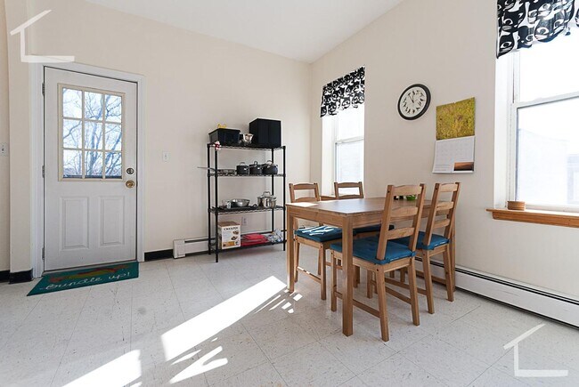 No brokers Fee. Large Renovated Studio, He... - No brokers Fee. Large Renovated Studio, He... Condo