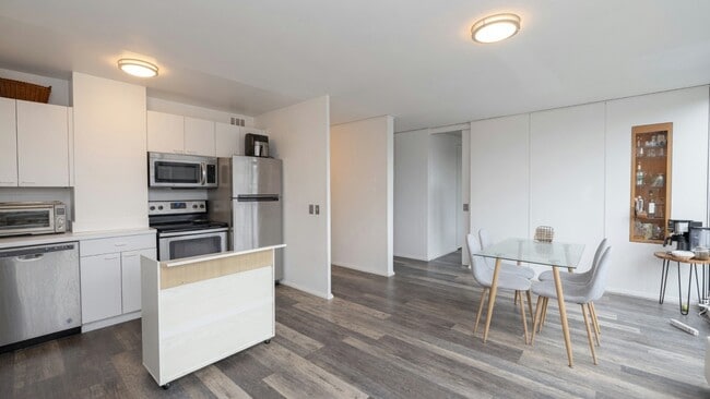 Photo - 2400 N Lakeview Ave Unit 614-15