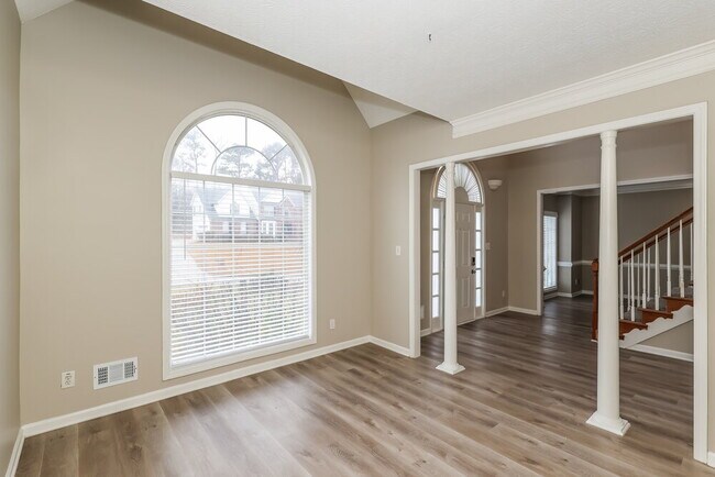 Photo - 115 Stratmore Pl