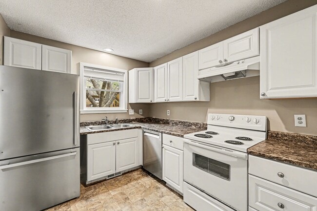 Photo - 304 Cedarwood Ln