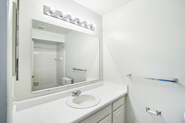 Venoy Pines Apartments