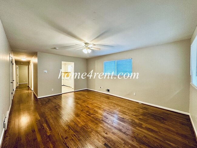 Photo - 7831 Main St