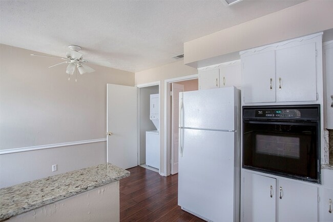 Photo - 7010 Kingsbury Dr