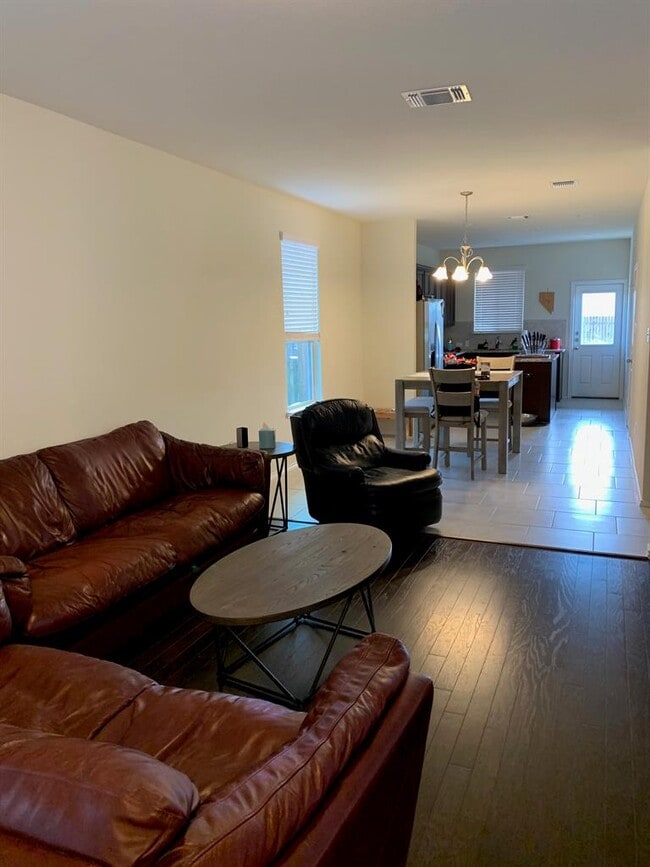 Photo - 605 Coffee Berry Dr