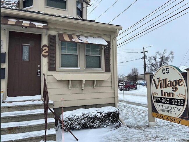 Building Photo - 65 N Washington St Unit 2