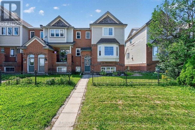 Photo - 44 Centrepointe Dr