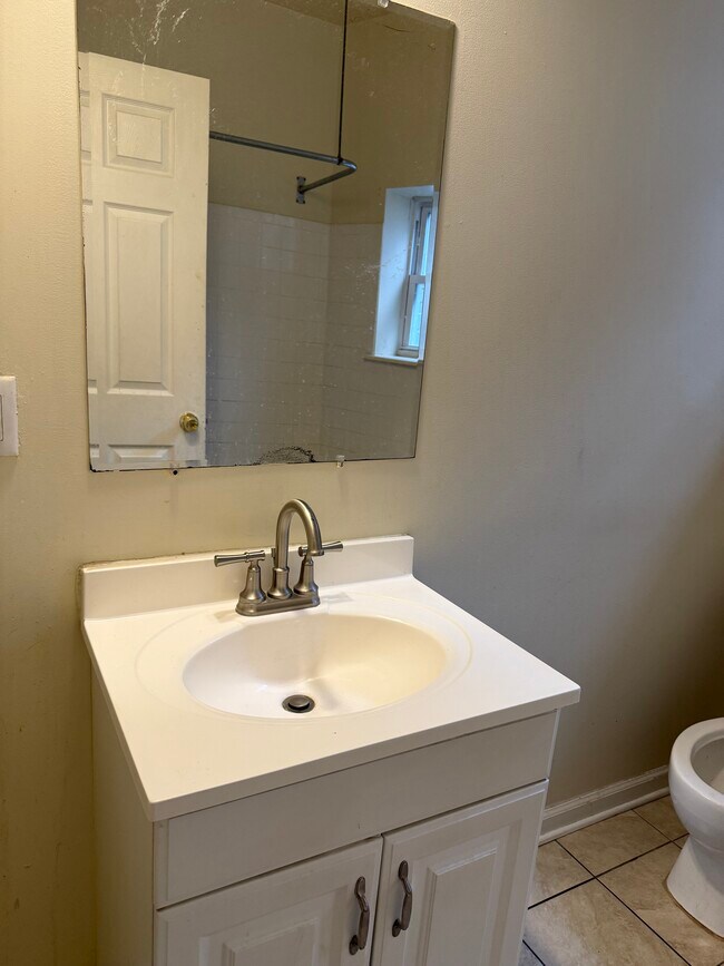 Sink - 906 Whitelock St Unidad APT 2